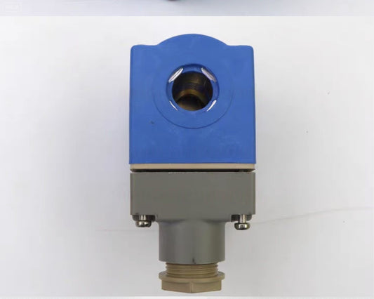 Danfoss EVR3 air conditioner 018F6701 refrigeration 220V 12W small power solenoid valve coil