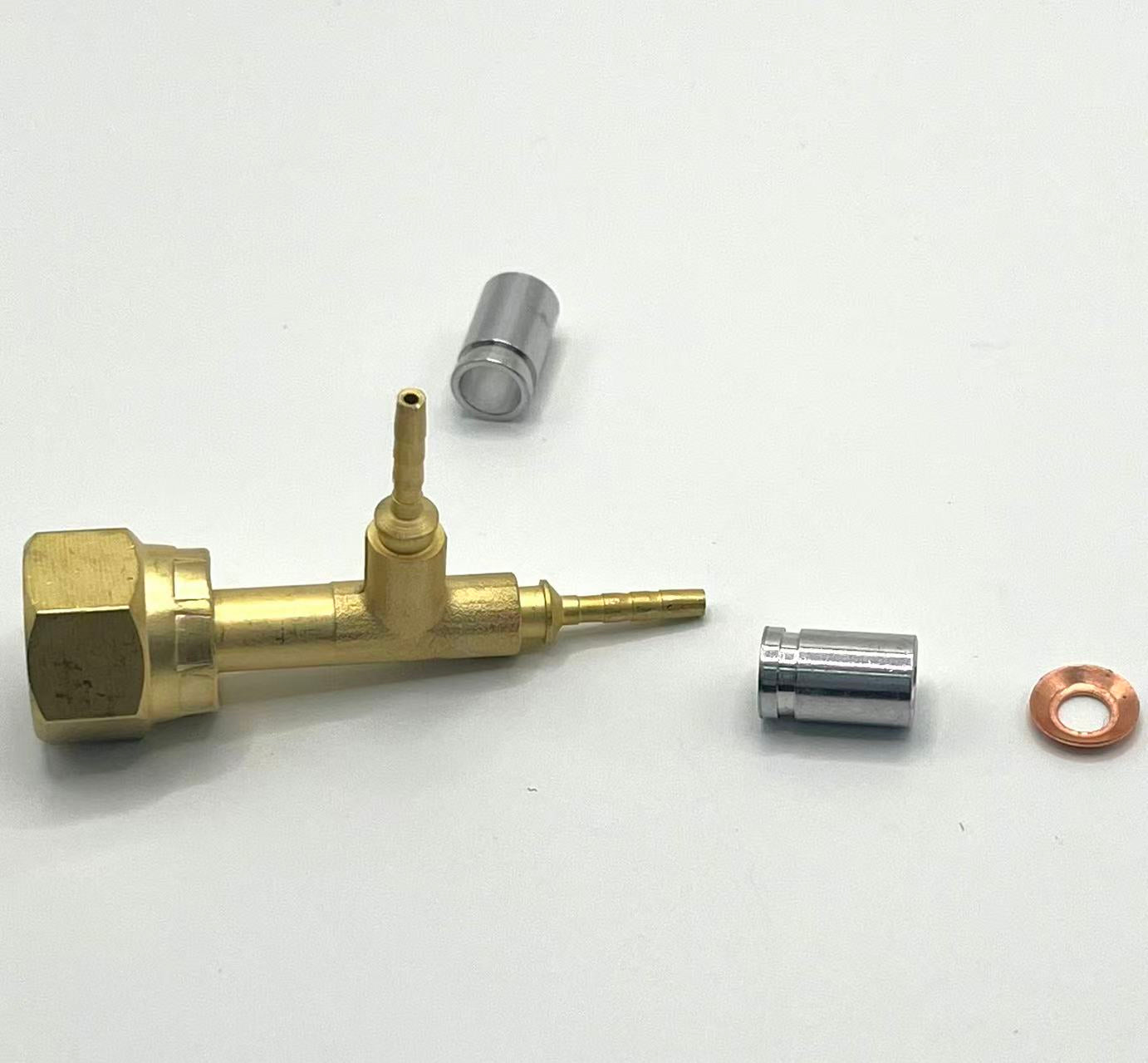 Integrated irregular tee left flexible hose connector